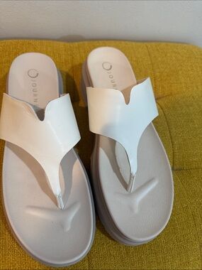 Journee Collection White Platform Thong Sandals with Cream Footbed
